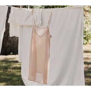 Doên SHORT DEEP V-NECK SLIP
IN CONCH Sz XL